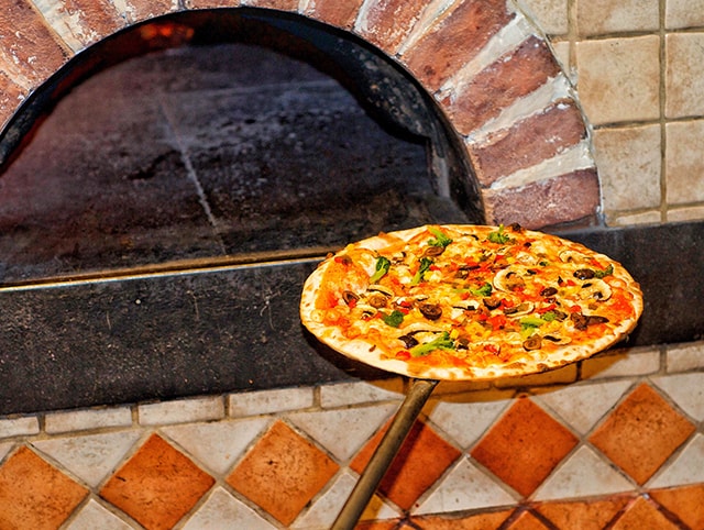 Gluten ermeyen Nefis Pizza - Gluteni Hayatndan karmak steyenler in 4 Harika Attrmalk