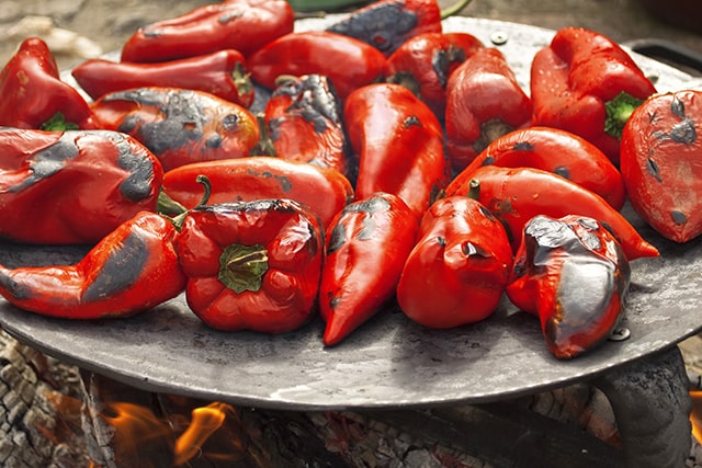 1. Köz Patlıcanlı Kırmızı Biberli Salata