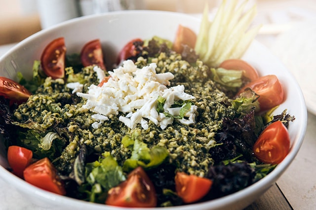 Balsamik Sirkeli Roka Salatası - Yılbaşında Sofranızı Şenlendirecek Tarifler